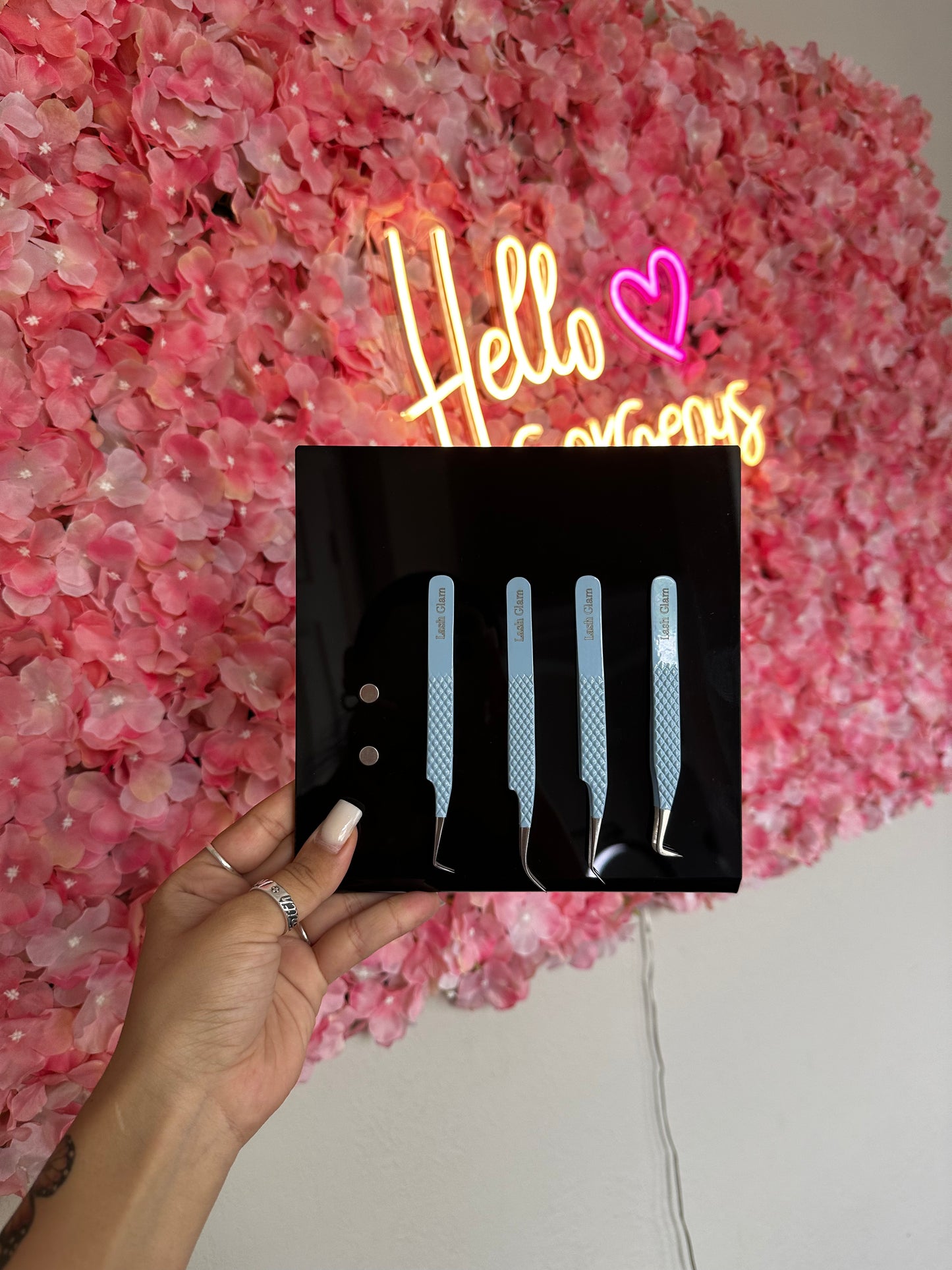 TWEEZER MAGNET HOLDER
