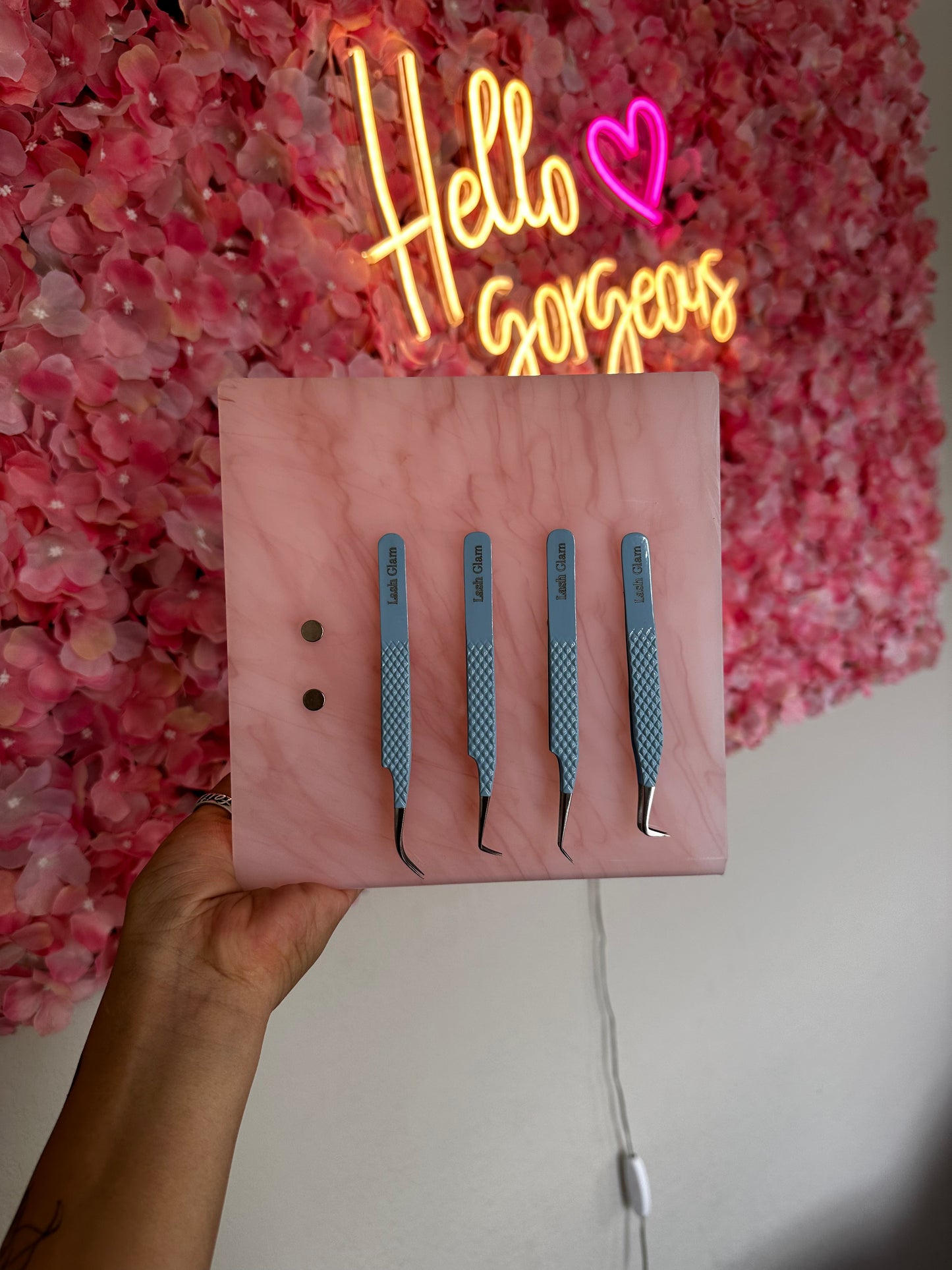 TWEEZER MAGNET HOLDER